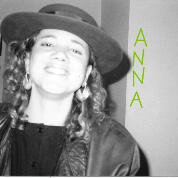 Lace, button-down, short-sleeved, "bodycon" lace blouse by Anna Huling. - Picture 6 of 11